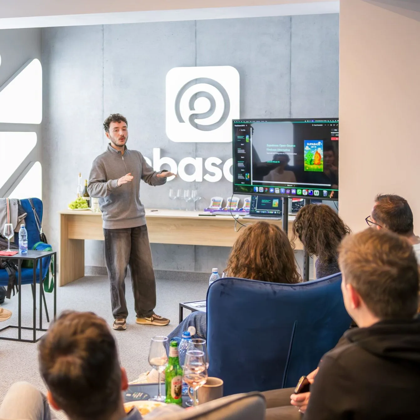 Ambasada HUB - Tuesday Talks in session